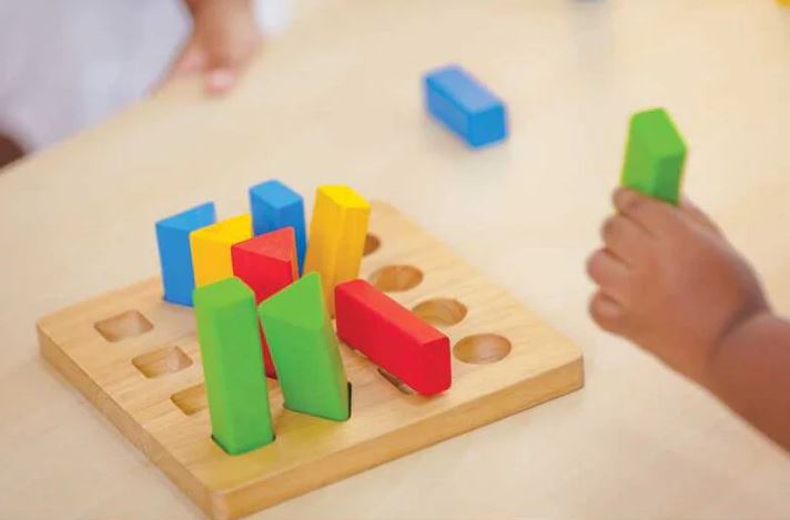 Plan Toys | Geometric Peg Board